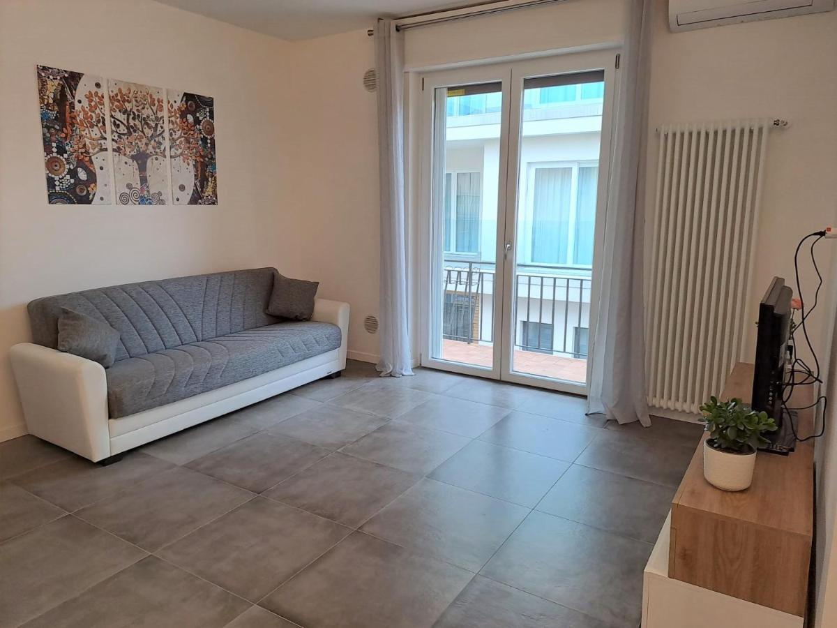 Lux Family Apartment Бардоліно Екстер'єр фото